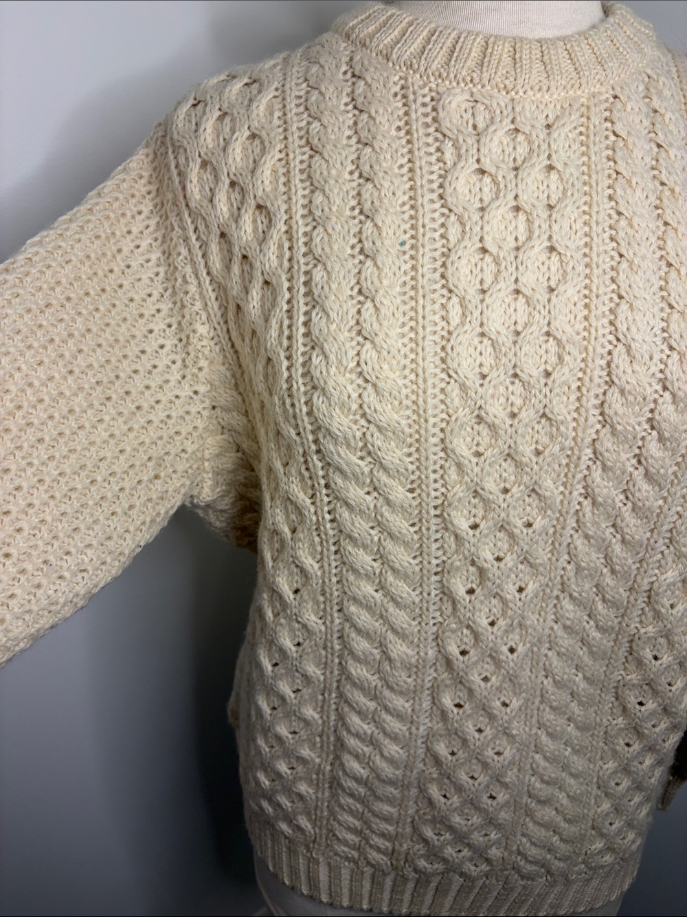 Vintage CHEVIOT CRAFTS Scottish Aran Cable Knit Wool Sweater Cream SIZE LARGE - Picture 7 of 13